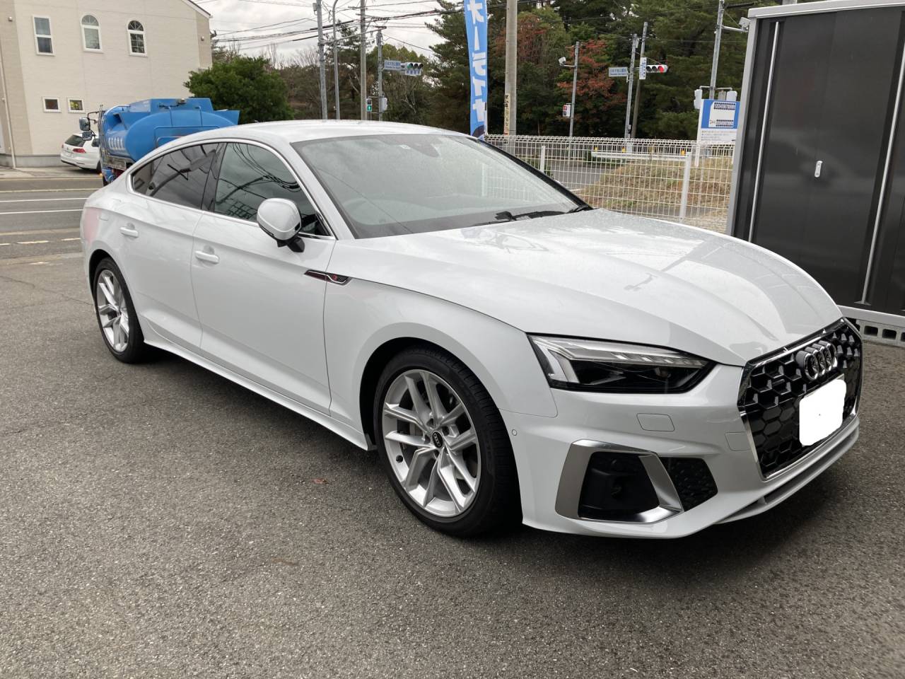 Audi A5スポーツバックSライン　イルミネーション取付